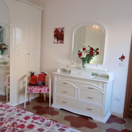 Appartamento Vacanze Le Rose Боса Экстерьер фото